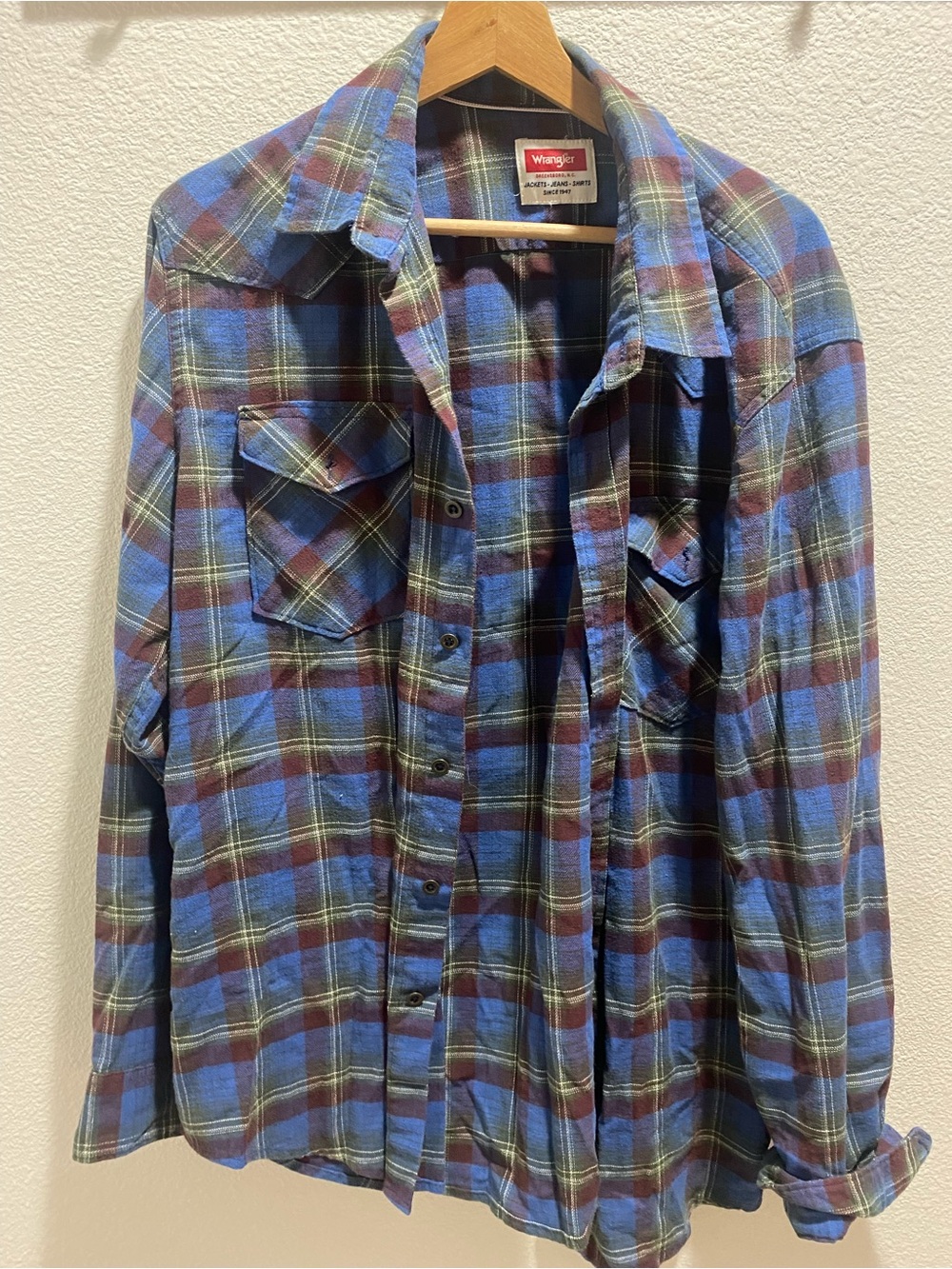 🏇🧲Wrangler Blue and Brown Plaid Button-Down Shirt for Men